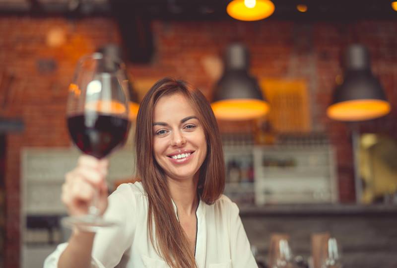 Wine Bars vs. Restaurants – Which Is Right for You?